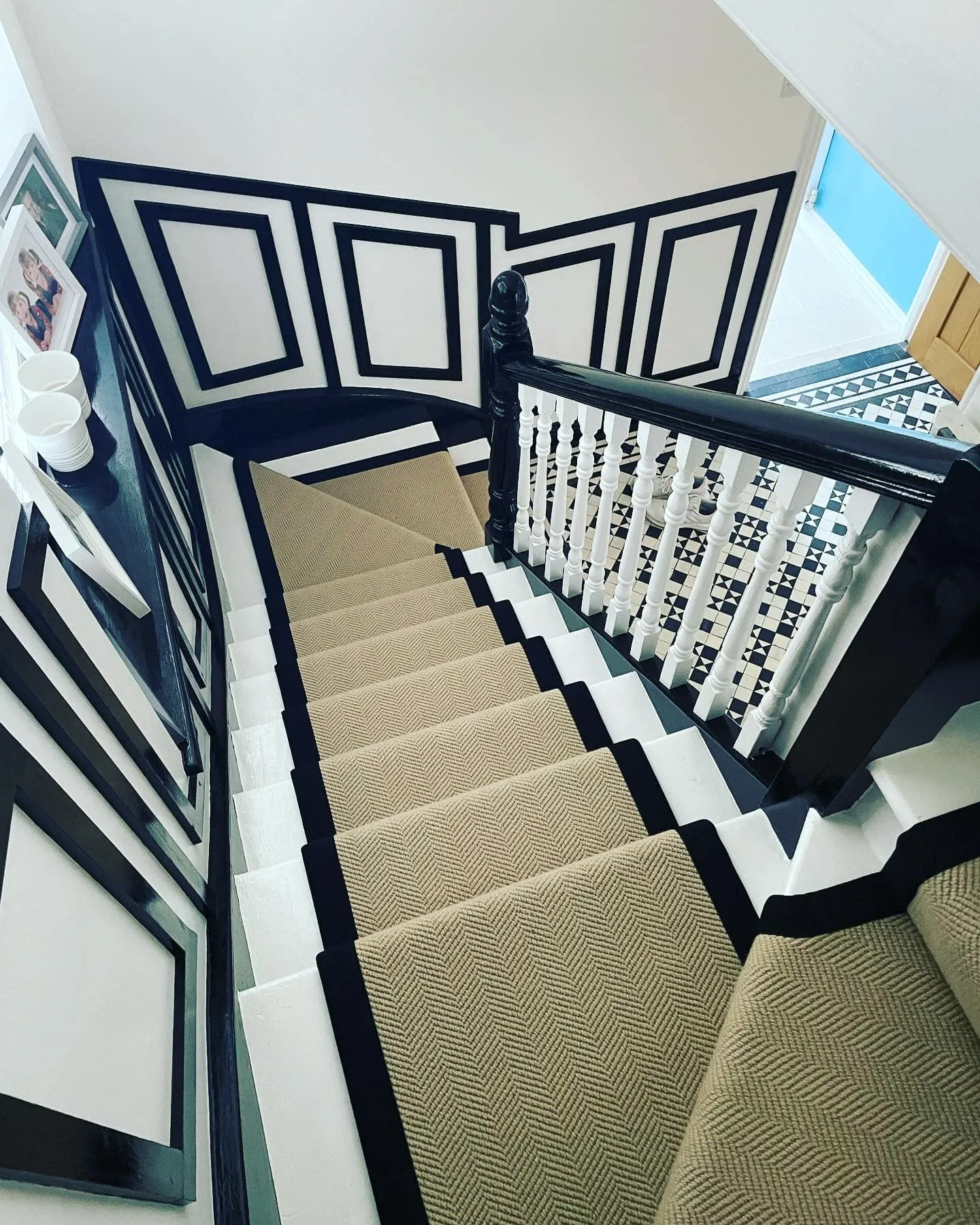 A staircase with black and white walls and carpet.